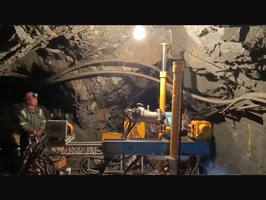 鋼索取芯 探礦鉆機 在甘肅隴南 鉛鋅礦 現場鉆探施工
