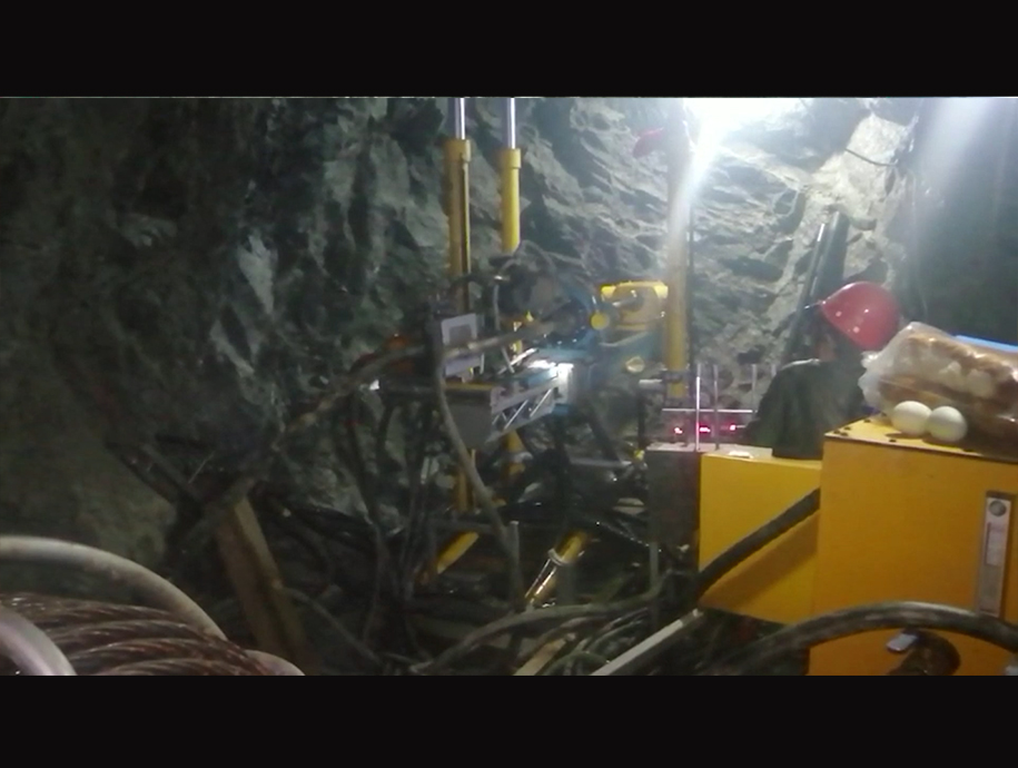 鋼索取芯 探礦鉆機 在遼寧潤澤工程 現場鉆探施工